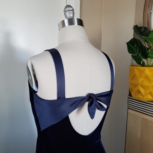 Beautiful Velvet Dress Size 8! - Picture 7 of 12